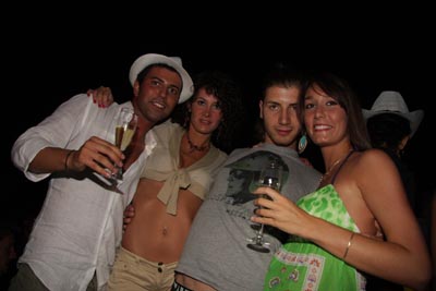 FOTO (243610)