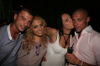 FOTO (785105)