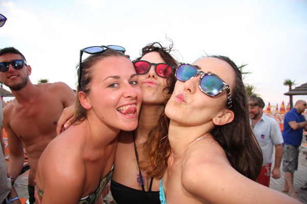FOTO (146901)