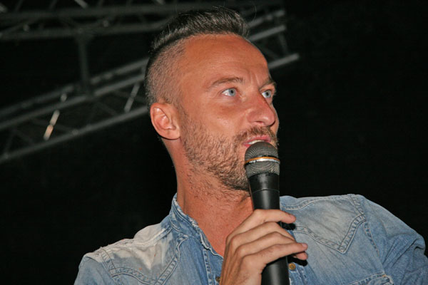 FOTO (183309)