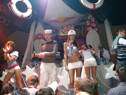 FOTO (438001)