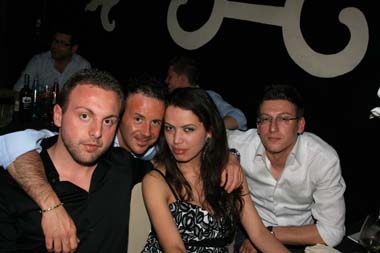 FOTO (471105)