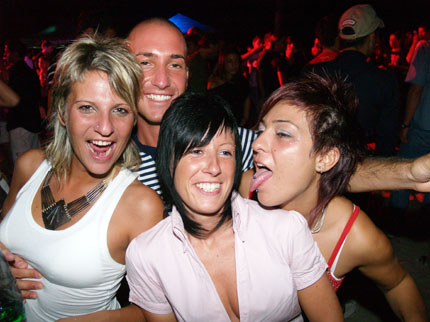 FOTO (371615)