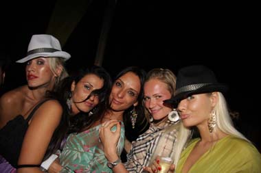 FOTO (560504)
