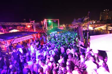 FOTO (581015)