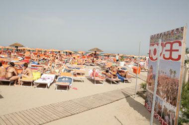 FOTO (740112)