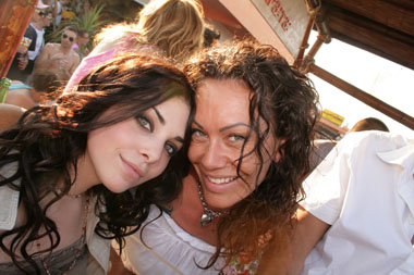 FOTO (748003)